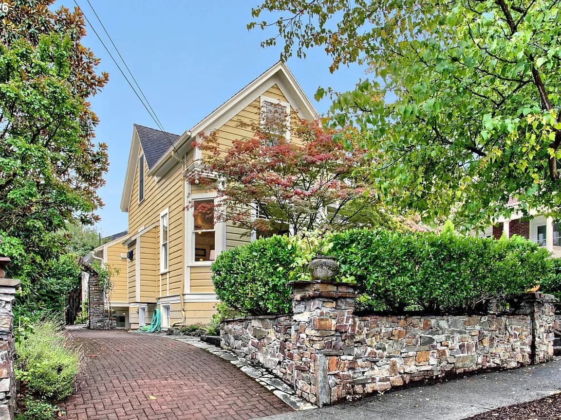 1728 SE Lambert St — photo 2